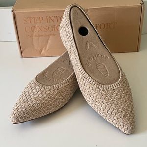 New Viviana Aria 5 Flats Size 36.5(6.5) pointy toes